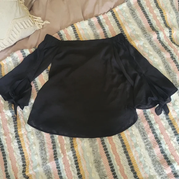 Eesome black boutique off the shoulder top - Picture 3 of 8
